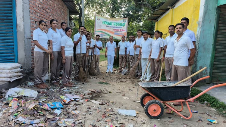 एसएसबी के सहयोग से चला स्वच्छता अभियान