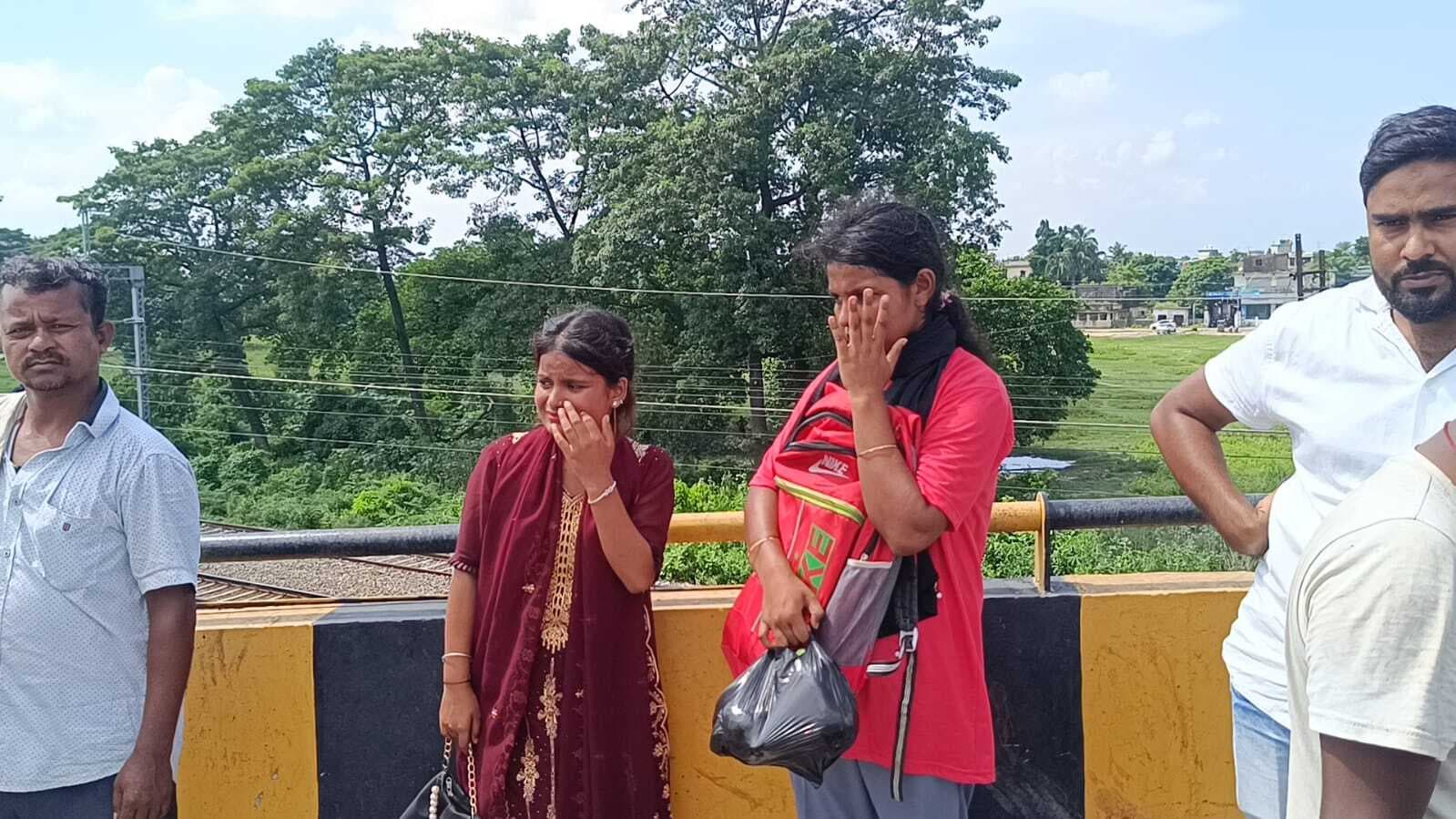 ई-रिक्शा सवार युवती से बाइक सवार अपराधी ने छीना मोबाइल