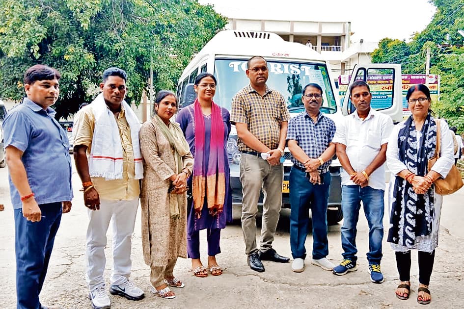 कार्यशाला के लिए दो अफसर व 10 मुखिया पटना रवाना