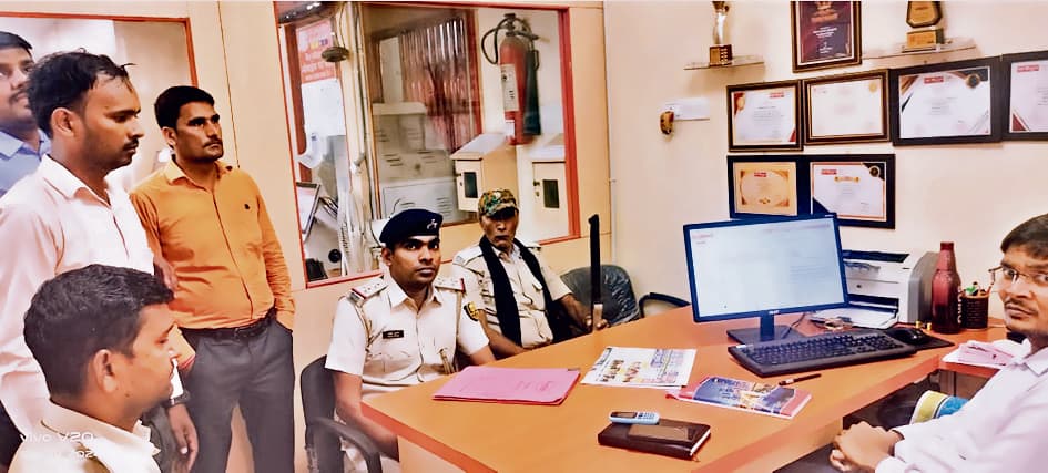 Gopalganj News : बैंक ऑफ बड़ौदा के फरार सीएसपी संचालक का नहीं मिला कोई सुराग