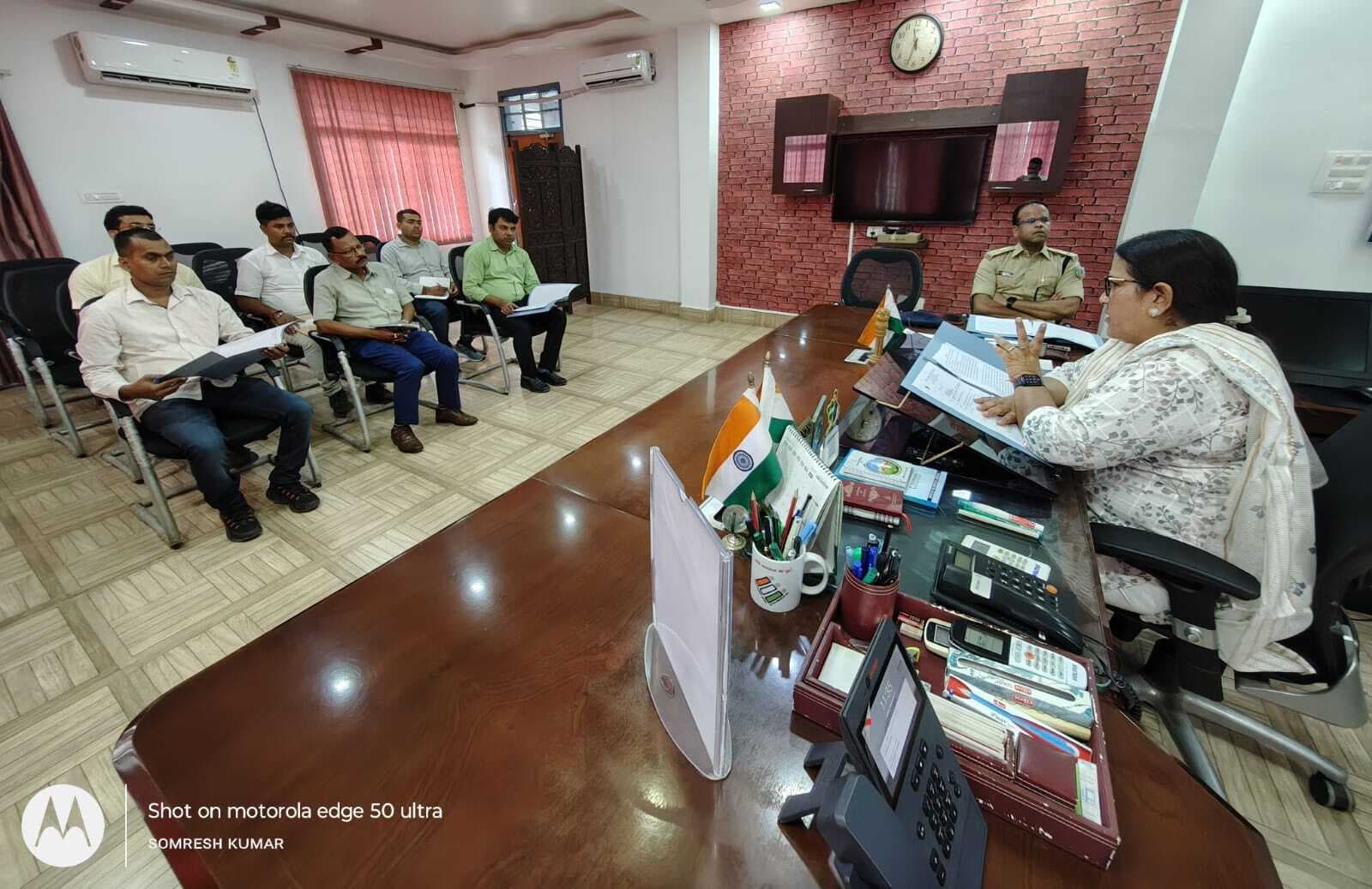 कारा में बंदियों की नियमित रूप से करें स्वास्थ्य जांच : डीसी