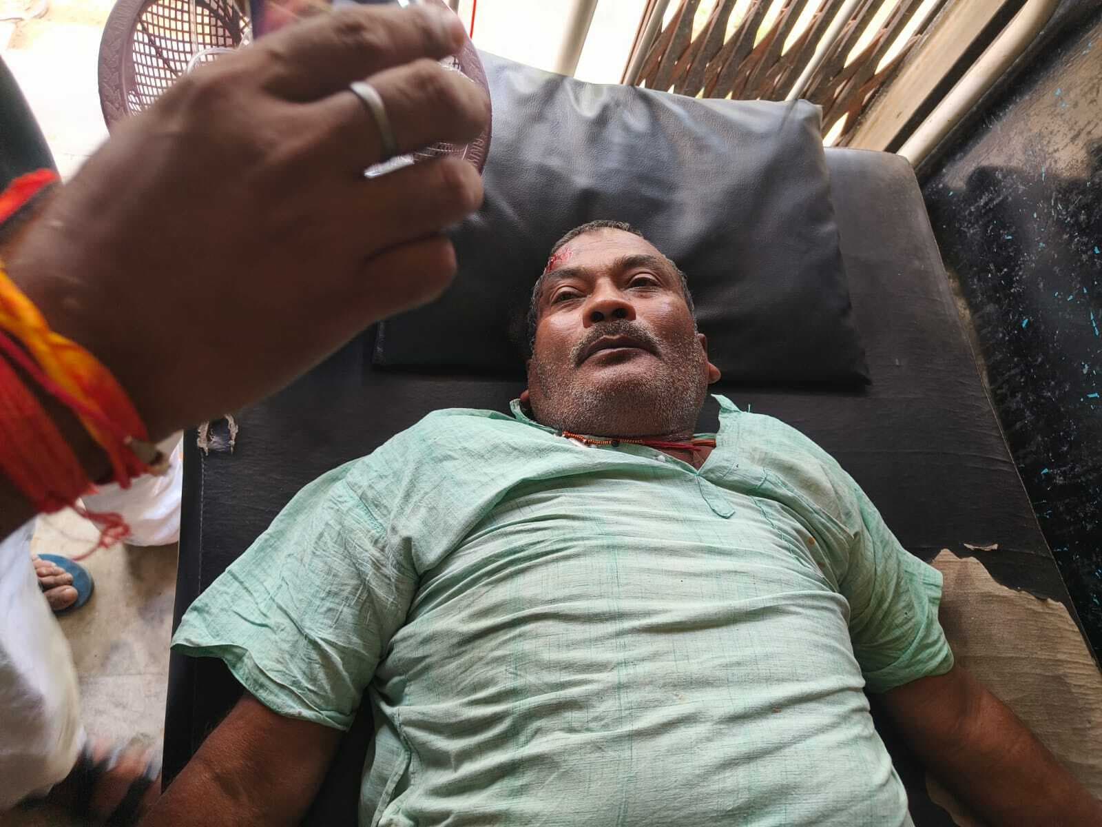 दो वाहन की टक्कर में तीन लोग घायल, दो रेफर