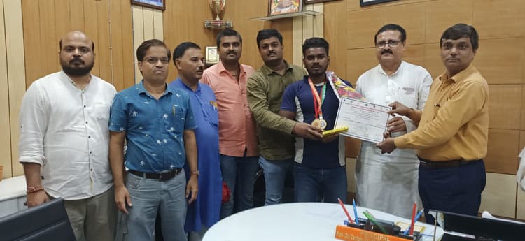 सूबे में प्रथम स्थान प्राप्त किया कॉलेज का नाम रौशन