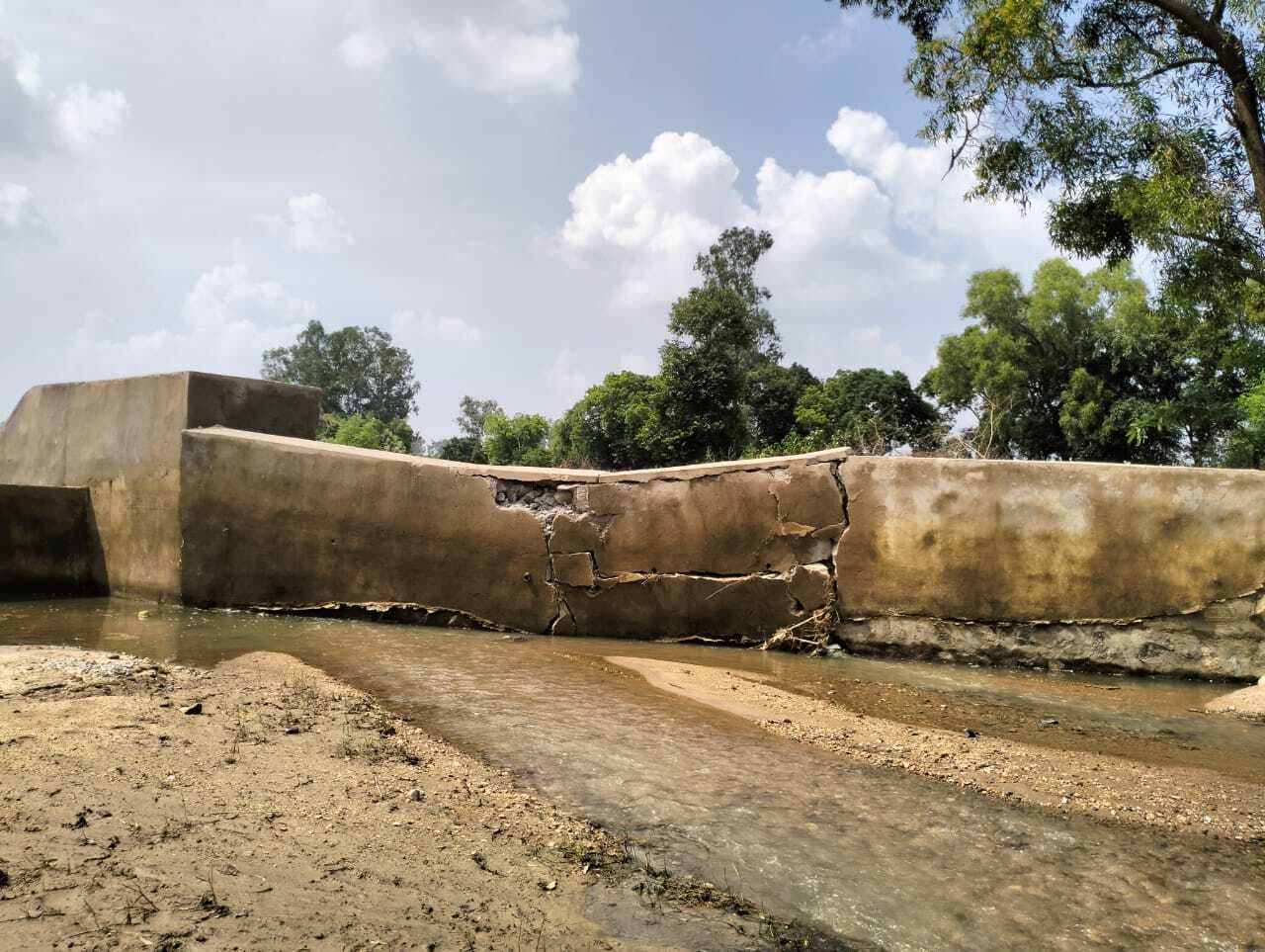 Girirdih News: चेकडैम टूटने से किसानों में मायूसी