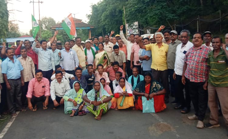 प्लांट गेट पर सप्लाई मजदूरों का धरना-प्रदर्शन शुरू