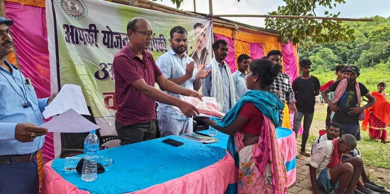 ओके : मंडरो के सरकार आपके द्वार कार्यक्रम में 60 लोगों में बंटी परिसंपत्ति