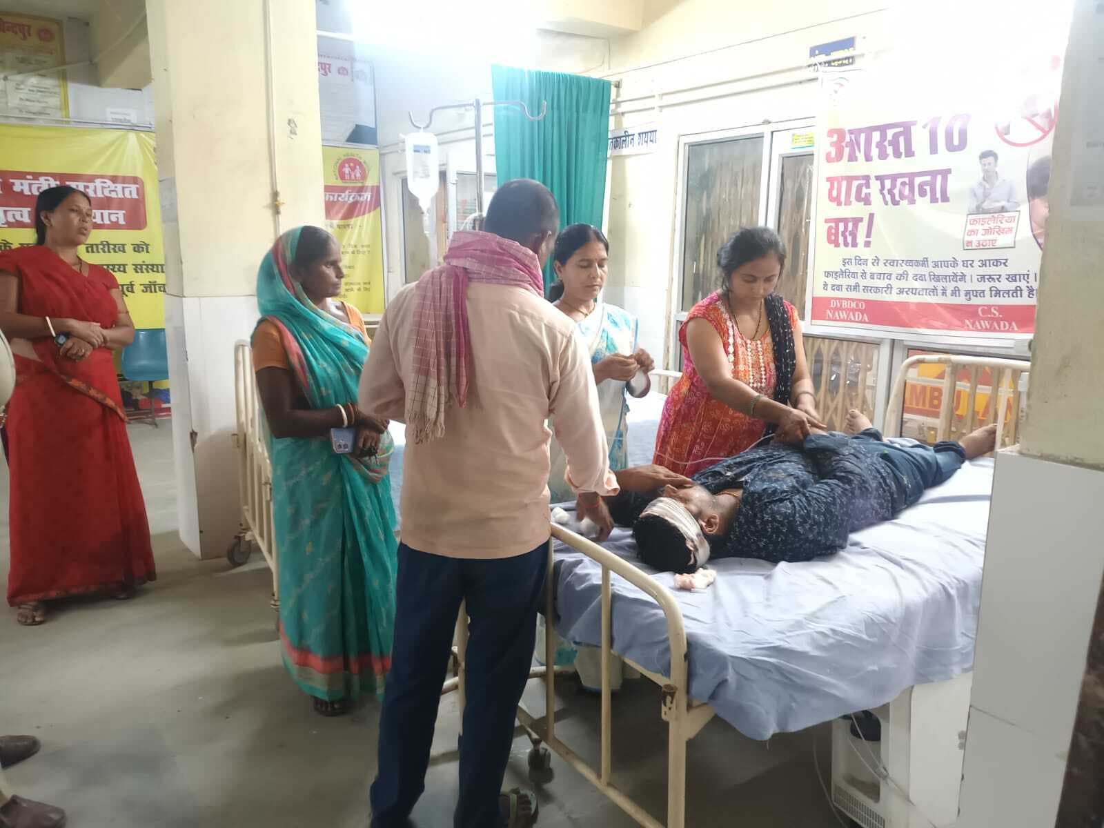 वाहन की टक्कर से बाइक सवार जख्मी