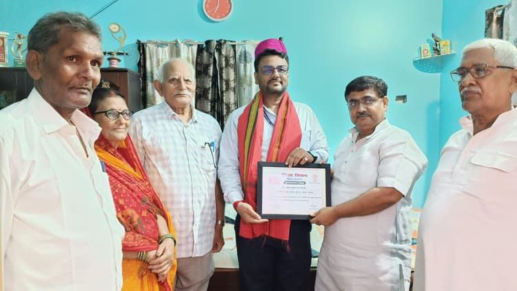 आनंद झा समूचे समाज के लिए हैं प्रेरणा श्रोत - आलोक रंजन