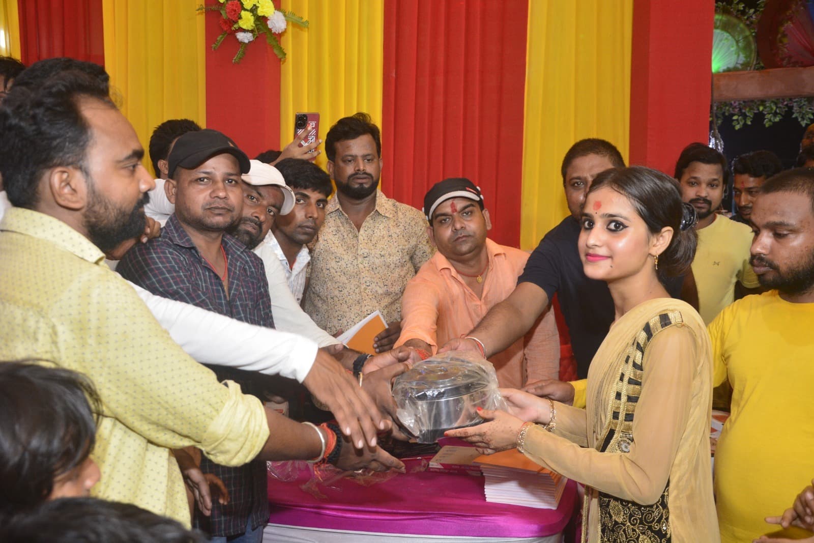 गणेश महोत्सव के मौके पर धूप डांस प्रतियोगिता का आयोजन, प्राची को मिला प्रथम पुरस्कार