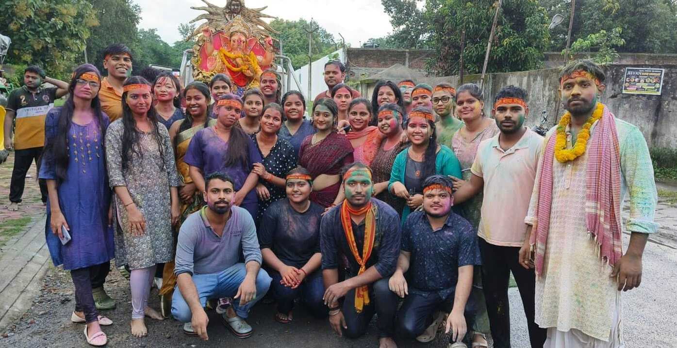 अगले बरस तू जल्दी आना...के जयकारे के साथ प्रतिमा का विसर्जन