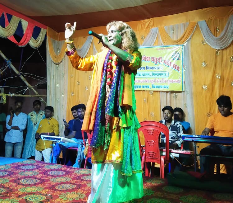 गणेश पूजा में रातभर बांग्ला लोकगीतों पर झूमे लोग