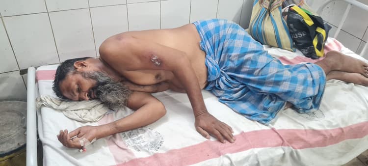 हथियार से लैश बदमाशों ने एक घर में किया लूटपाट, तीन जख्मी