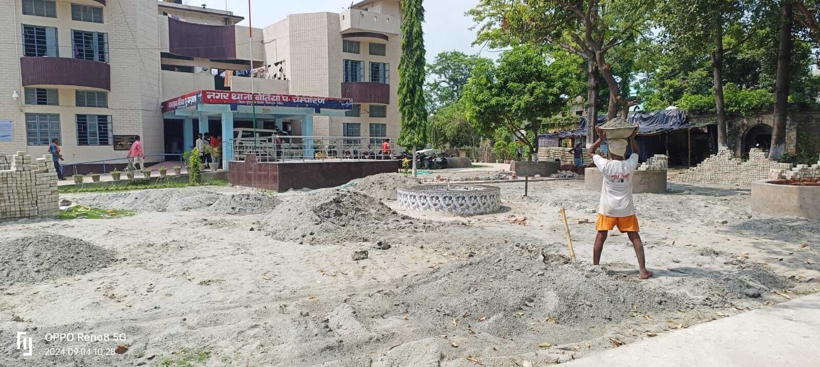 नगर निगम के पैसों से चकाचक हो रहे थाना और पुलिस लाइन, जर्जर हैं शहर की सड़कें