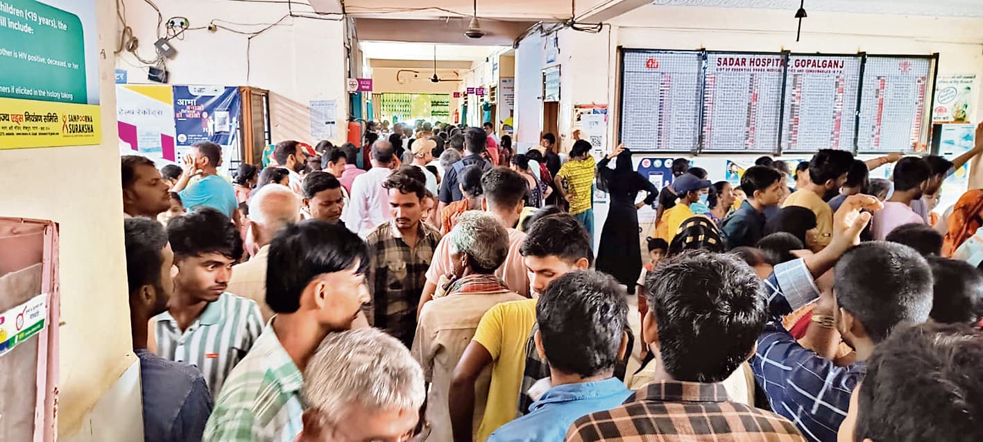 Gopalganj News : तेजी से फैल रहा वायरल फीवर, खांसी से फेफड़ों का निकल रहा दम