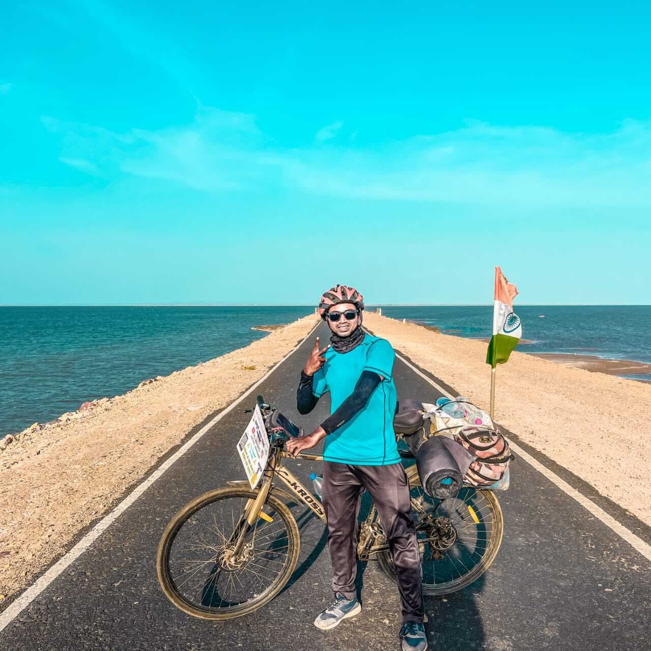 बड़जोड़ा निवासी ने की चार धाम व 12 ज्योतिर्लिंग की यात्रा