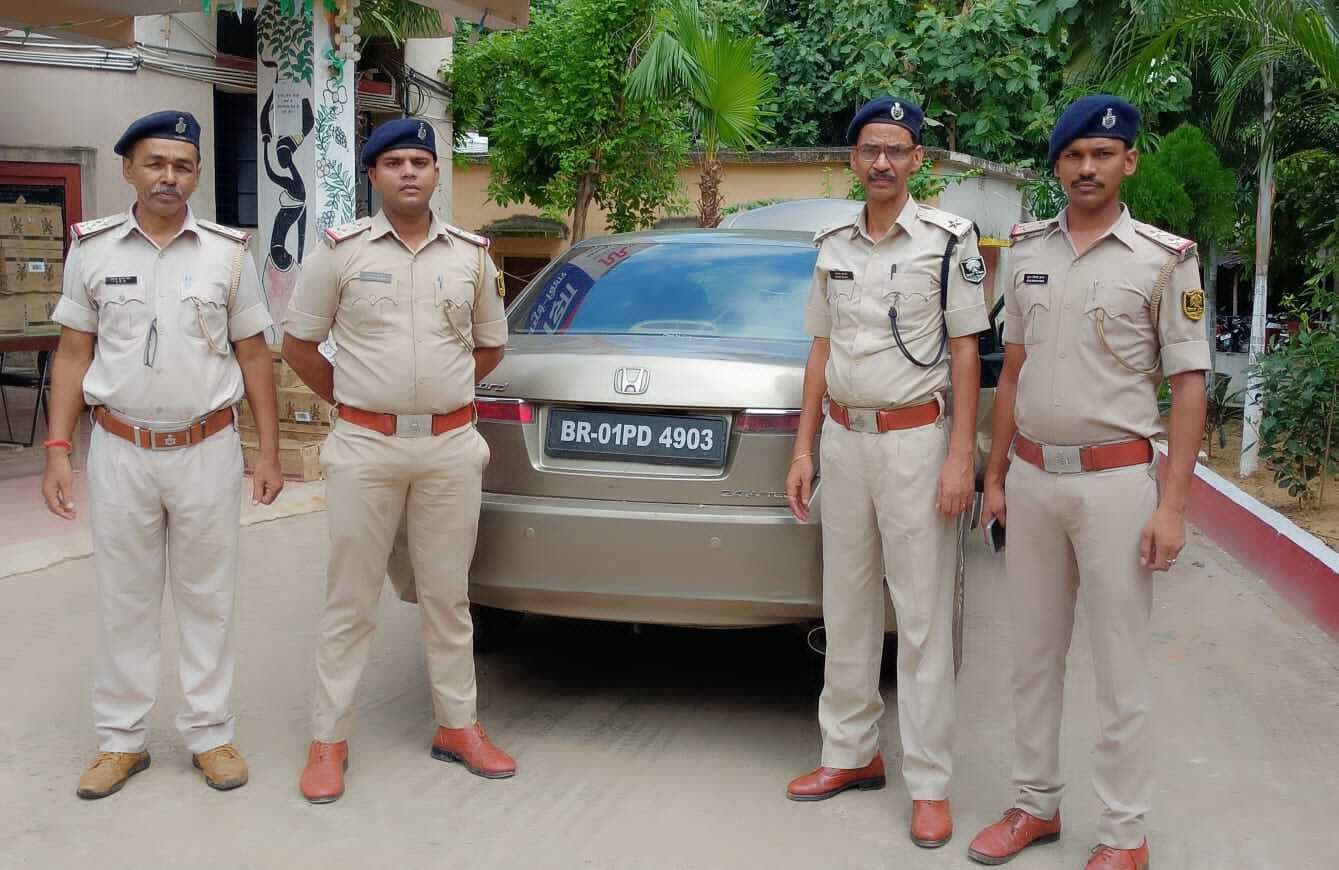 353.6 लीटर शराब के साथ चार पहिया वाहन जब्त