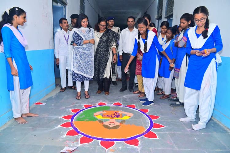 सर्वांगीण विकास के लिए बेटियों को अधिक से अधिक साक्षर होना जरूरी : एसडीओ