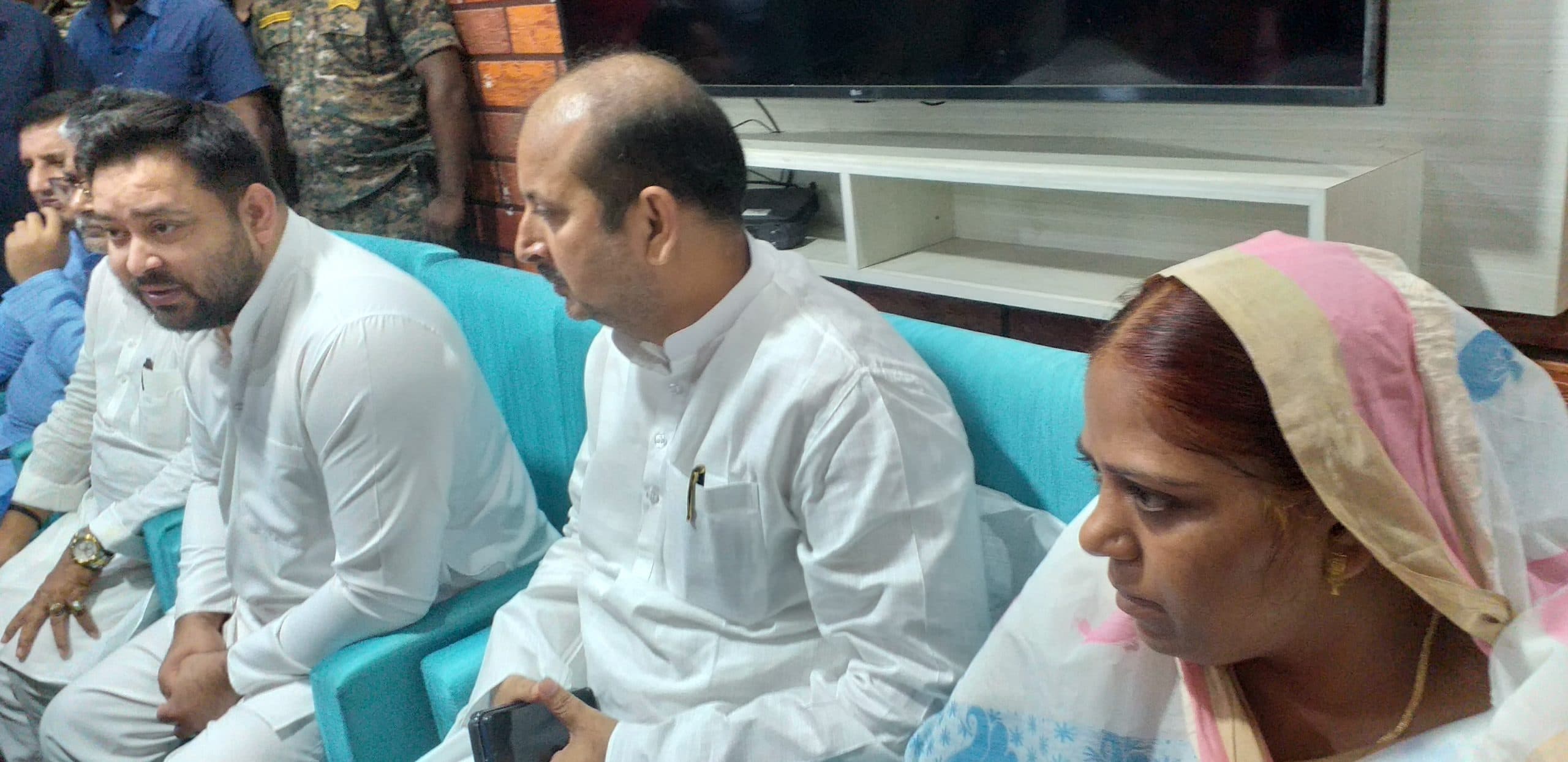 RJD: Tejashwi Yadav: Leader of Opposition: RJD''s worker dialogue:Bihar Special Land Survey नयी सोच के हैं, नया बिहार बनायेंगे : तेजस्वी यादव