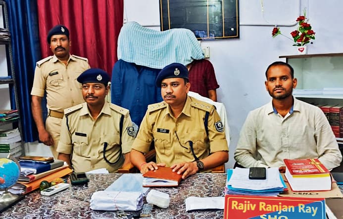 झारखंड के हेरोइन तस्कर सहित दो गिरफ्तार