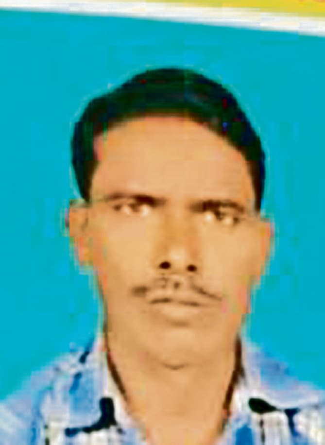 वाहन के धक्के से बाइक चालक की मौत, ग्रामीणों ने किया रोड जाम