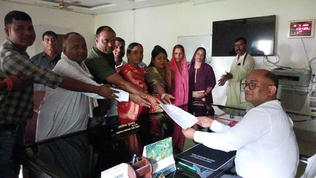 पेटरवार प्रखंड प्रमुख के खिलाफ अविश्वास प्रस्ताव लाने की मांग