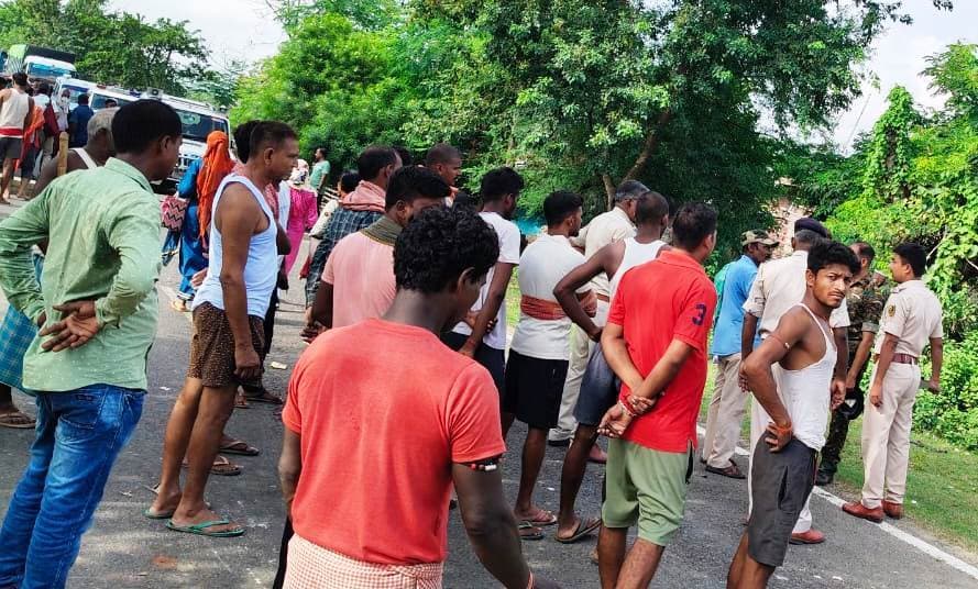 सड़क पार कर रहे बालक को हाइवा ने रौंदा, विरोध में ढाई घंटे तक एनएच 333 रहा जाम