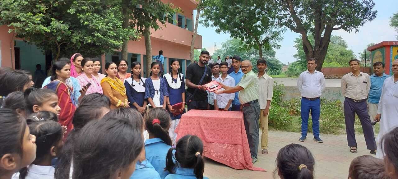 Samastipur News: Education news:Sports News: विद्यालय को गौरवांवित करने वाले छात्रों को किया गया सम्मानित