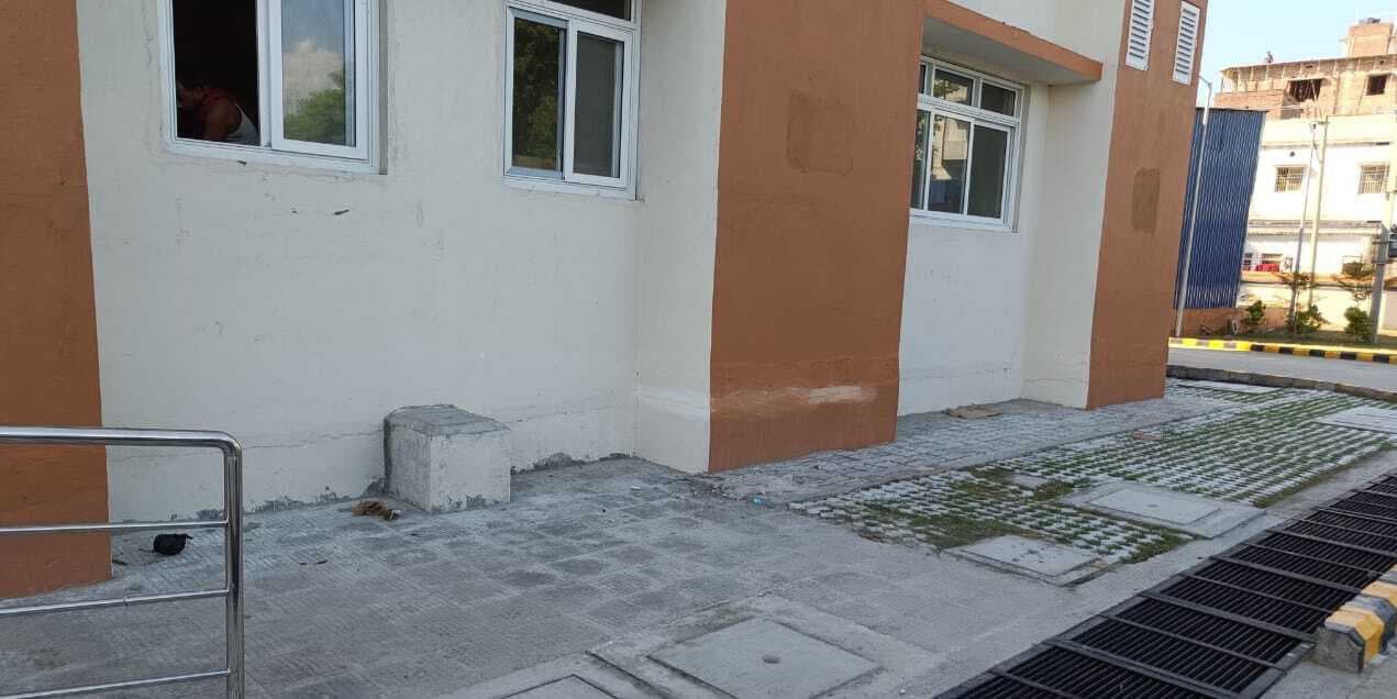 150 करोड़ से बना सुपर स्पेशियलिटी, उद्घाटन के बाद ही दीवार में दरार