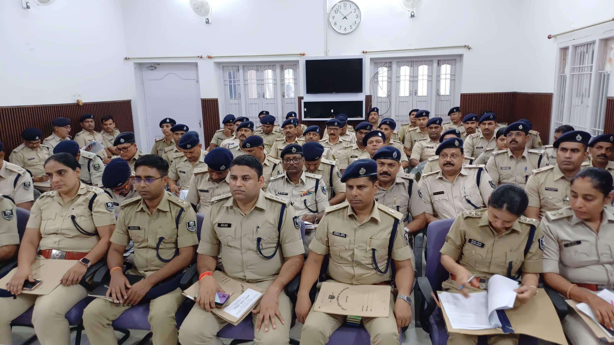 प्रोफेशनल क्रिमिनल का पांच साल का डाटा करें तैयार, थाना पर हो गुंडा परेड