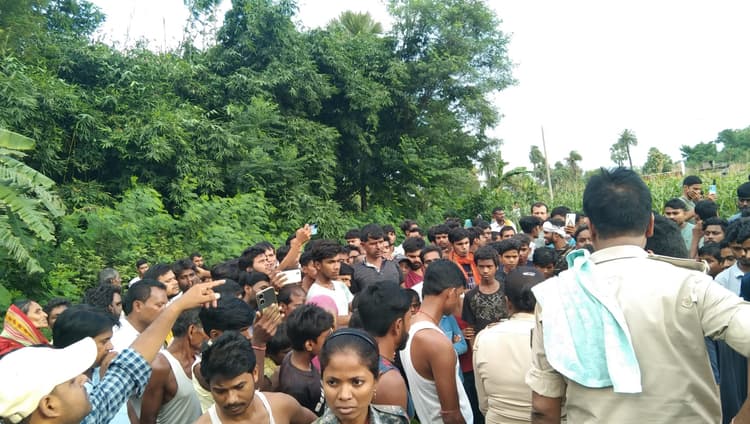 Samastipur News:बेटों के विवाद के बीच घर से निकली महिला की लाश खेत में मिली