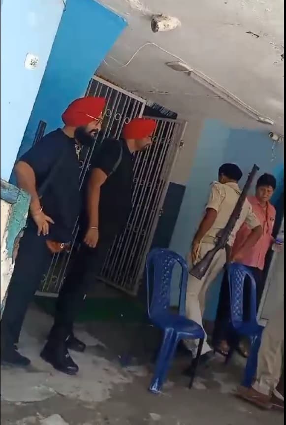 डॉक्टर के मकान व क्लिनिक पर कब्जा करने पहुंचे चार गिरफ्तार