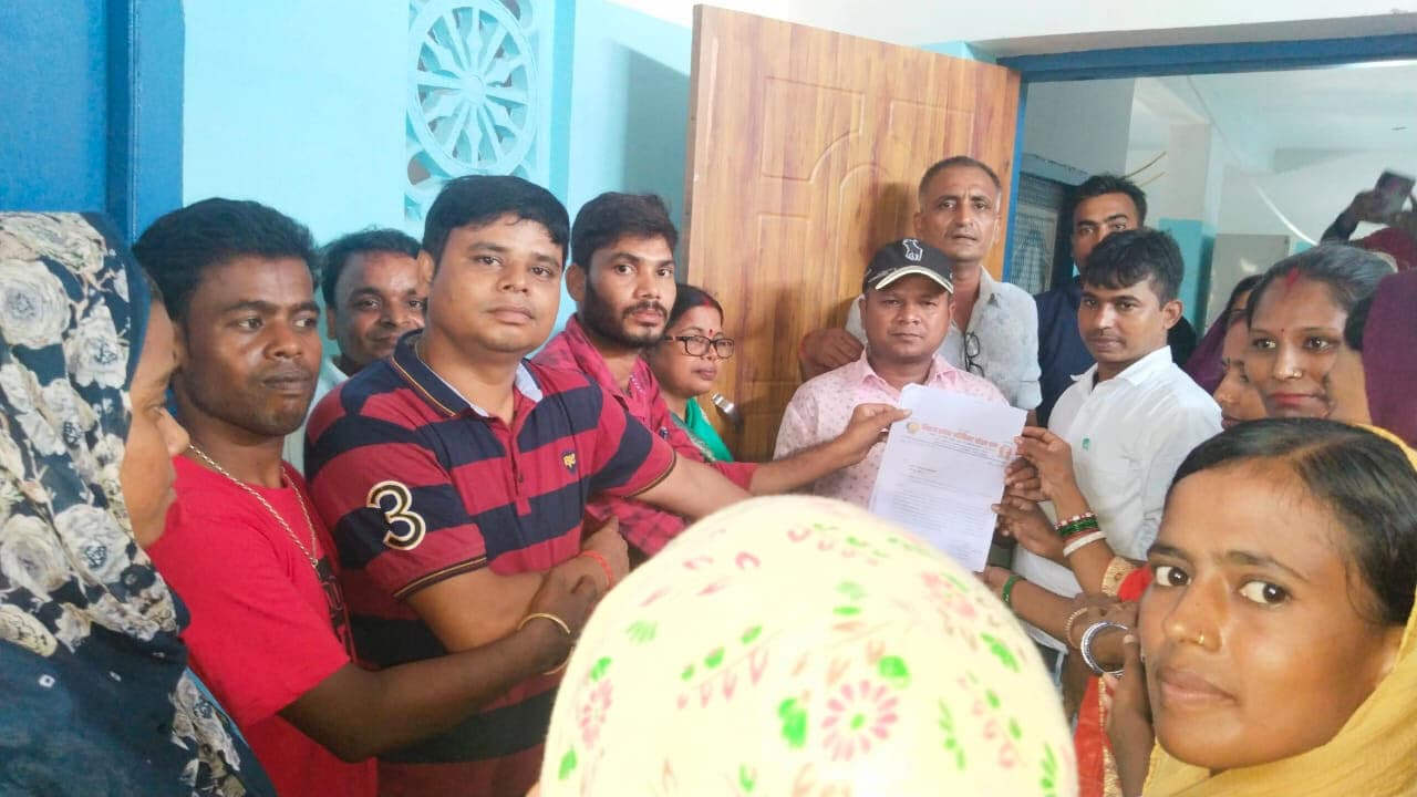 मांगों को लेकर जीविका कर्मियों ने किया प्रदर्शन