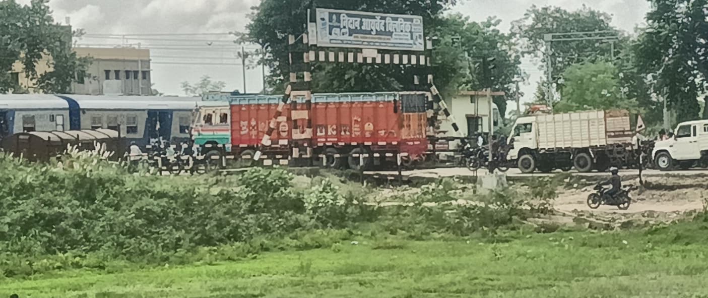 रेलवे फाटक पर जाम से निजात को ओवरब्रिज जरूरी