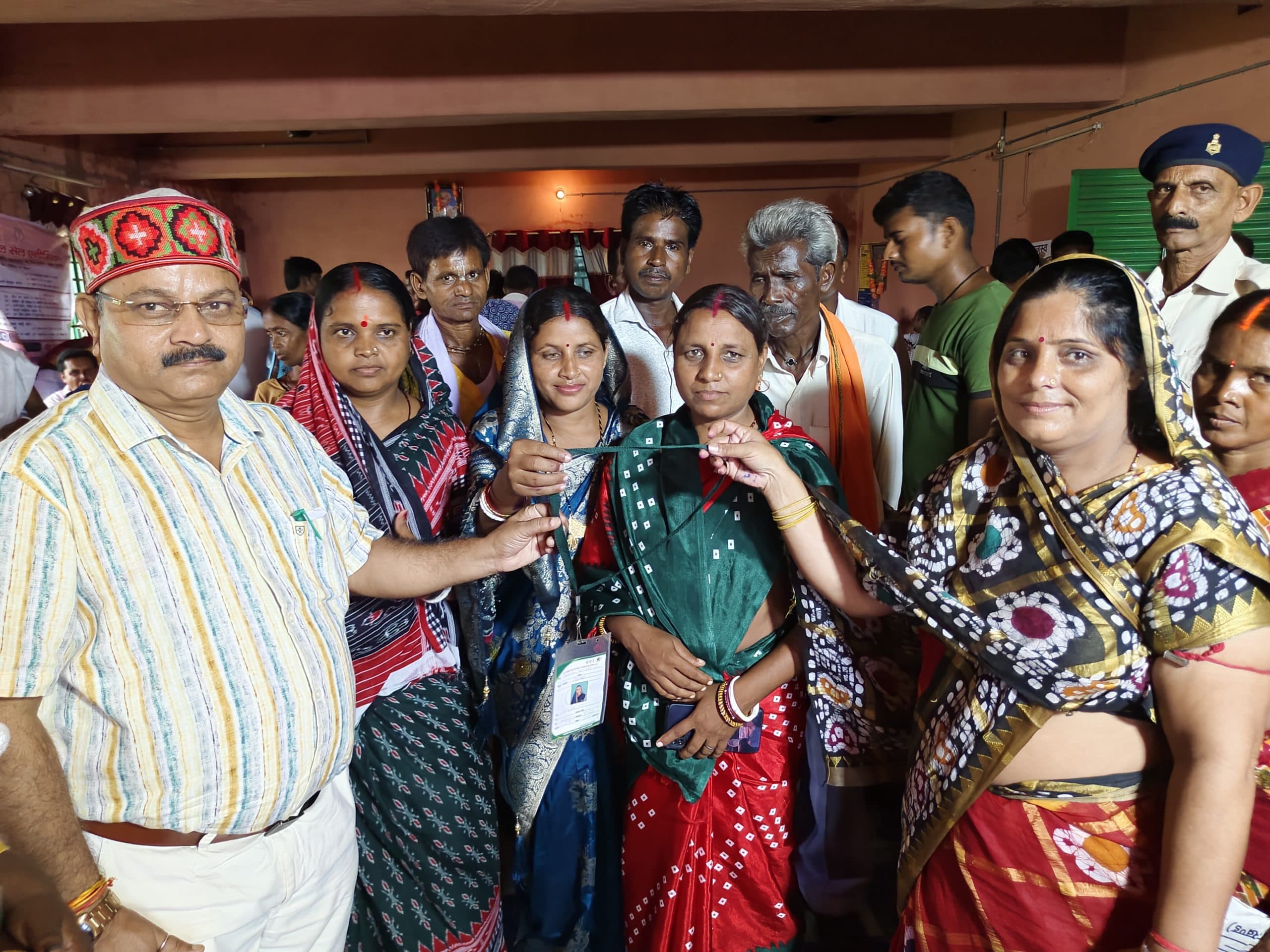 कुंजोड़ा पंचायत में 894 लोगों ने अबुआ आवास के लिए जमा कराये आवेदन, ग्रामीणों को योजनाओं के संबंध में दी जानकारी