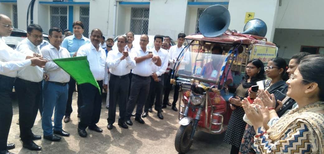 राष्ट्रीय लोक अदालत की सफलता को लेकर निकला प्रचार वाहन