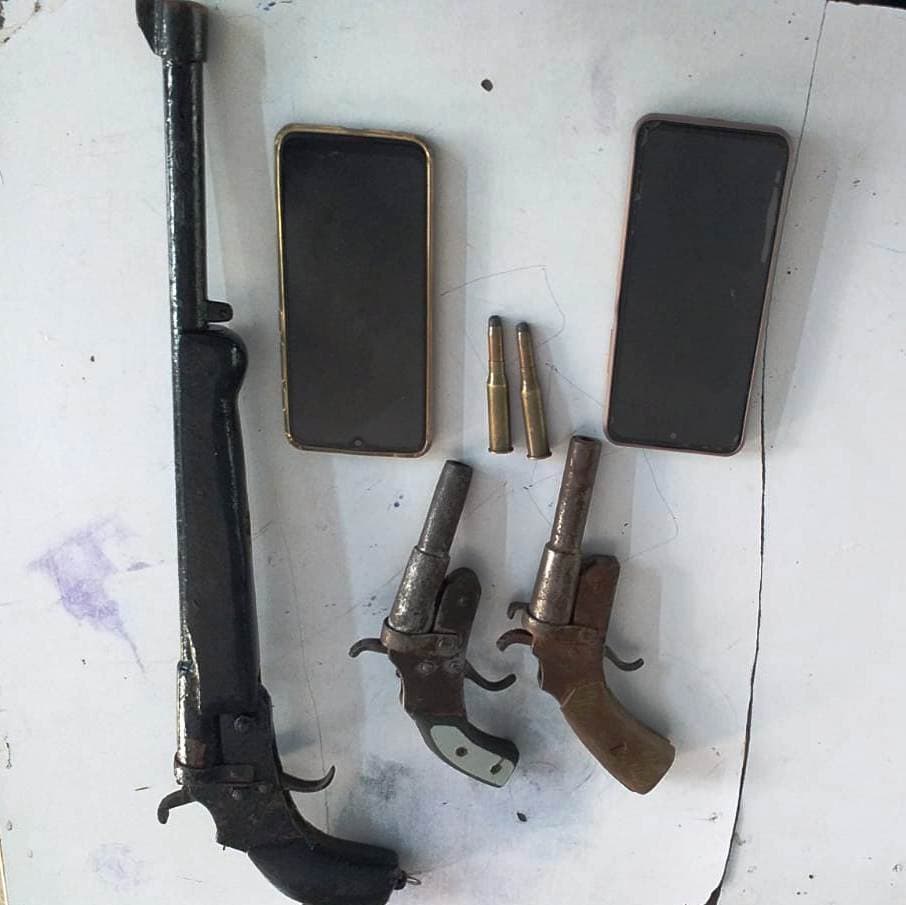 चोरगांव से दो अपराधी तीन कट्टा व दो कारतूस के साथ गिरफ्तार