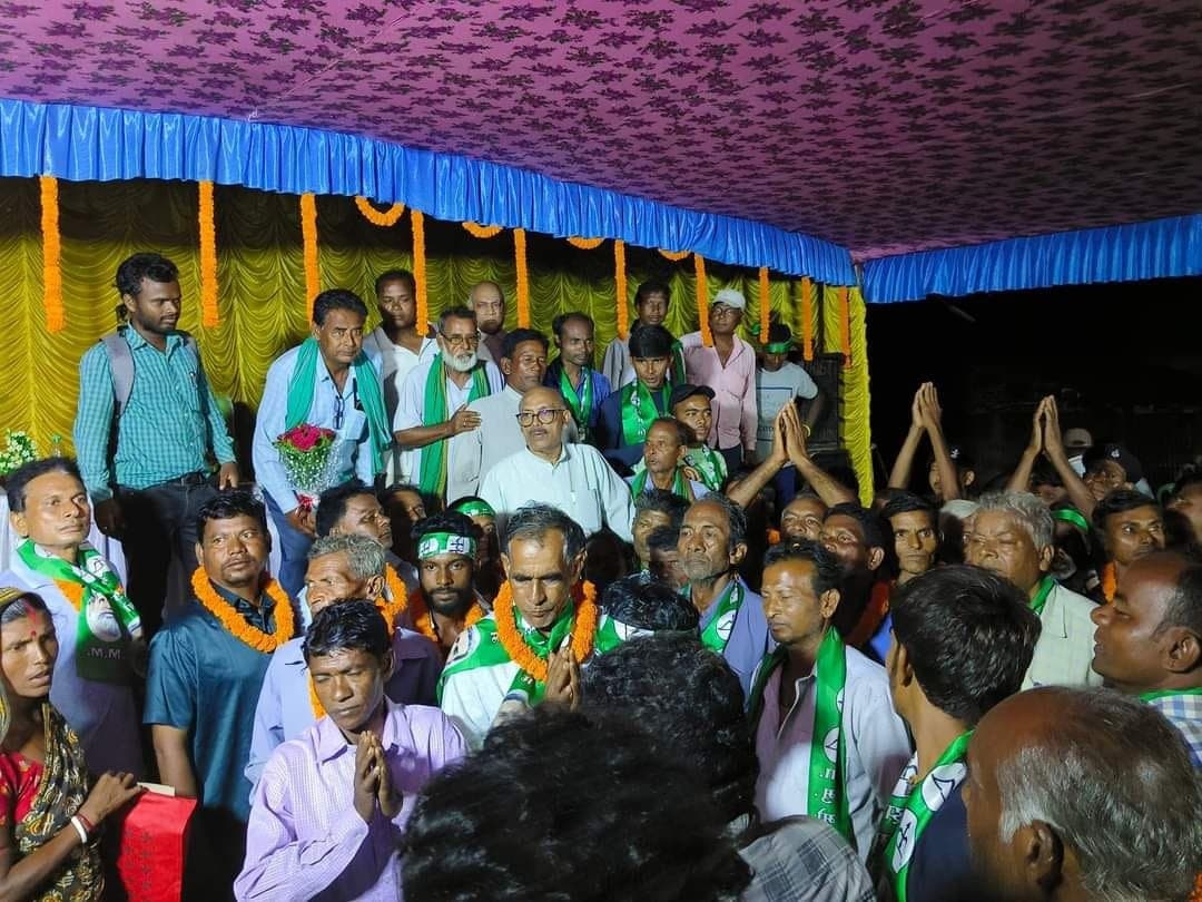 झामुमो माटी की पार्टी है, गरीबों के हितों की करती चिंता : स्पीकर