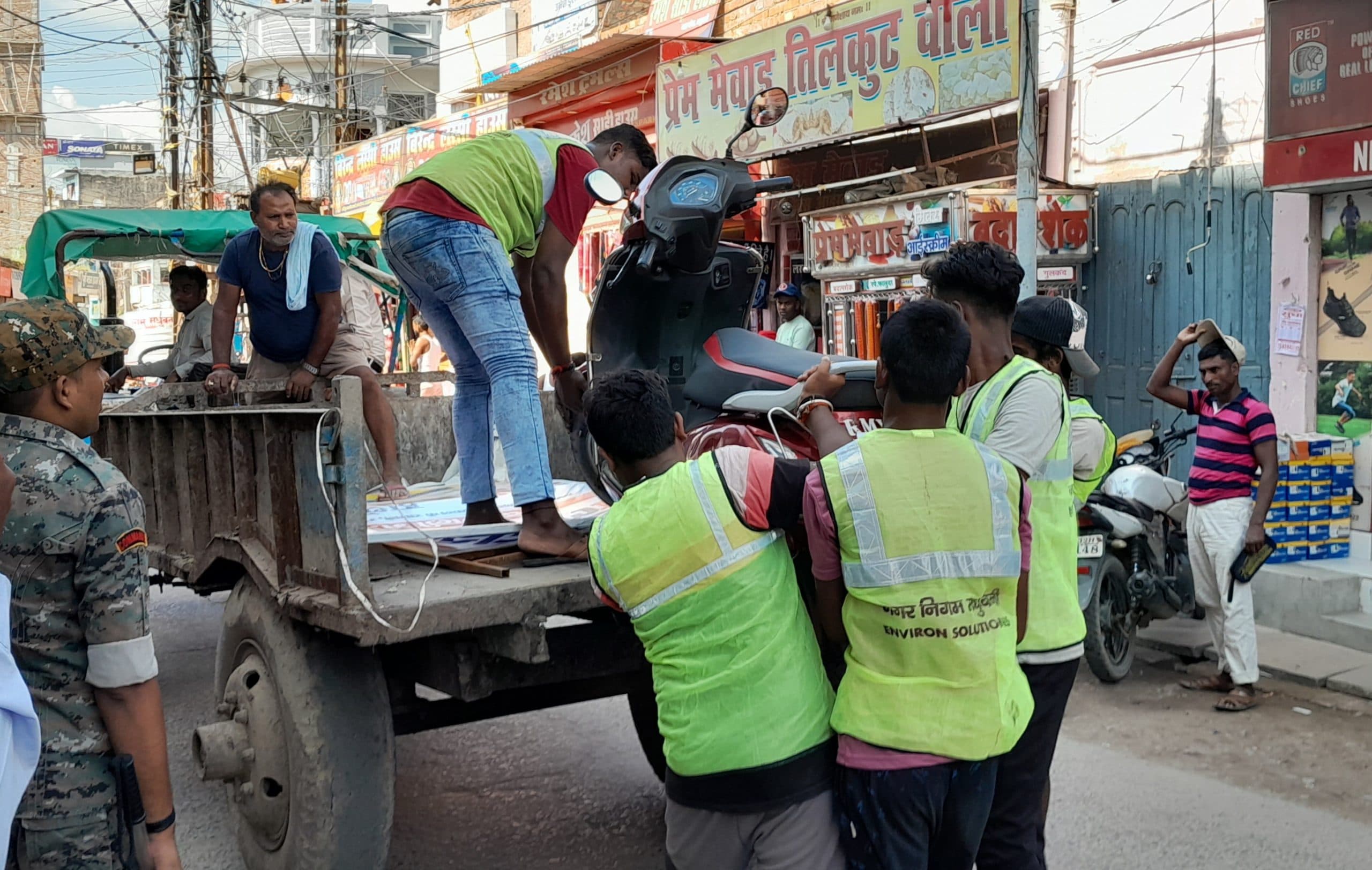 Madhubani News. शहर की सड़कों पर वाहन लगाया तो देना पड़ेगा जर्माना