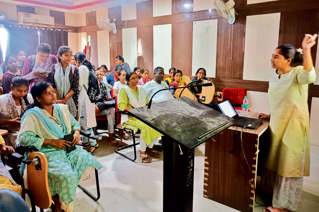 ध्यान हटा कर टाली जा सकती है आत्महत्या : मानसी