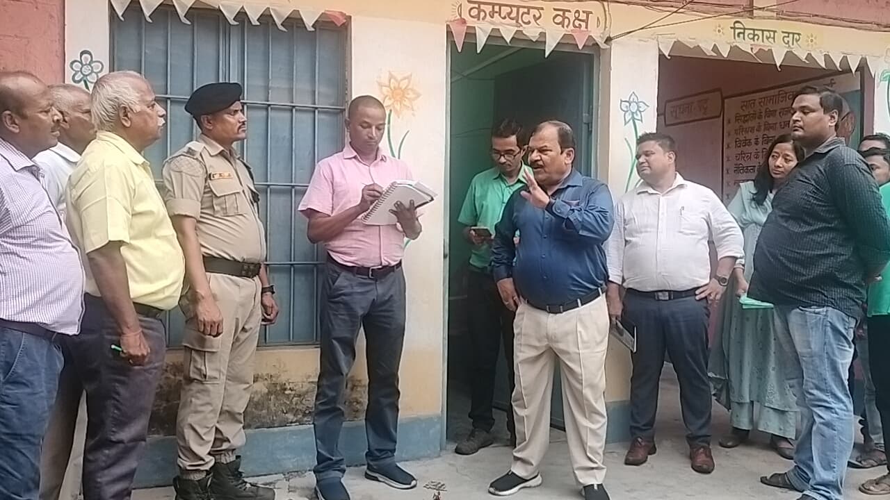 कार्यालय से गायब कर्मियों को कारण बताओ नोटिस जारी