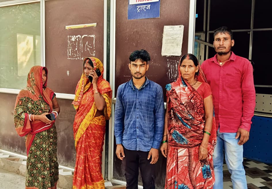 Gopalganj News : जादोपुर चौक पर बेकाबू ट्रक ने ससुर व दामाद को कुचला, ससुर की गयी जान, दामाद घायल