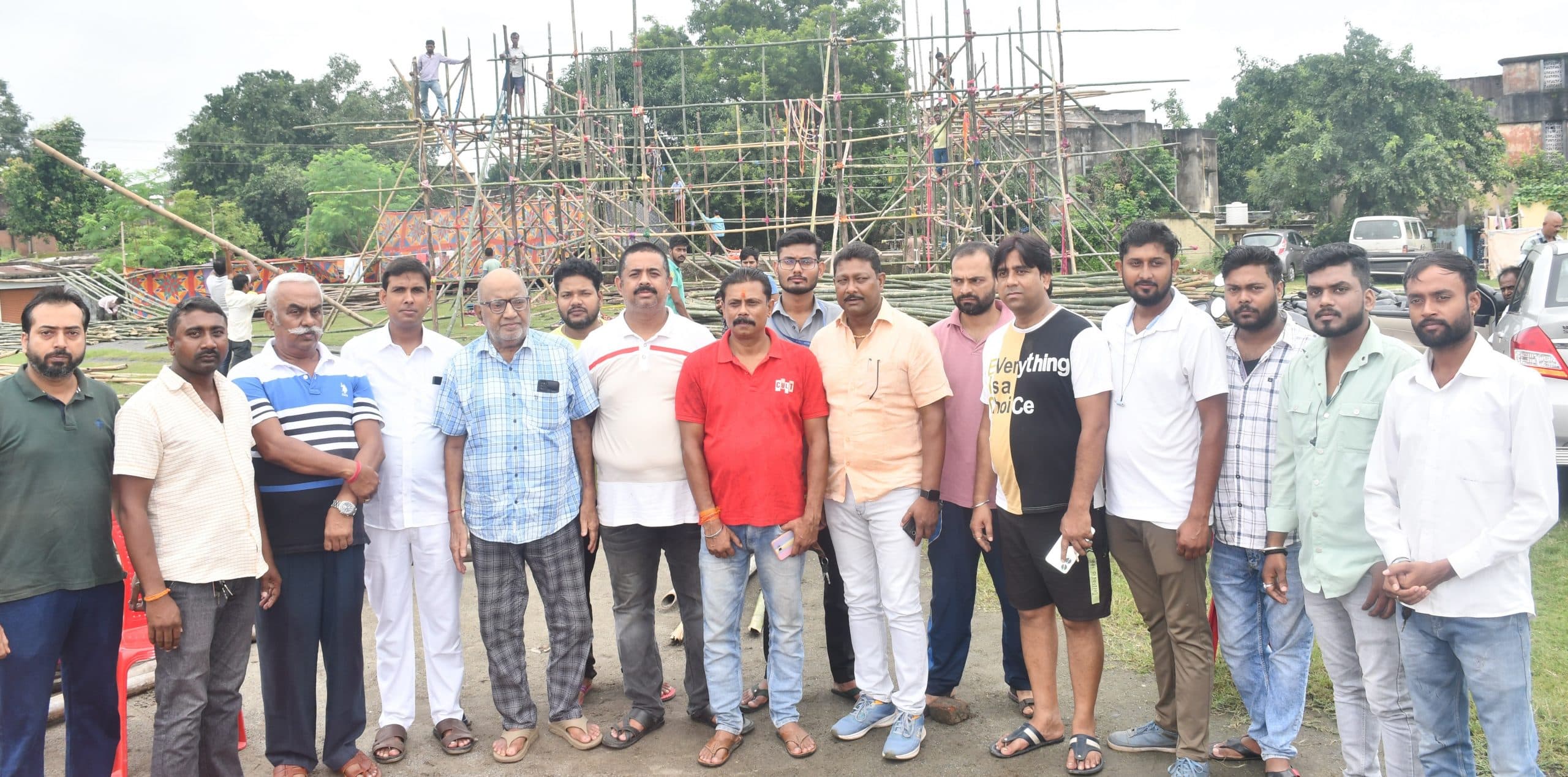 Bokaro news: सोमनाथ मंदिर की तर्ज पर बन रहा भव्य पंडाल