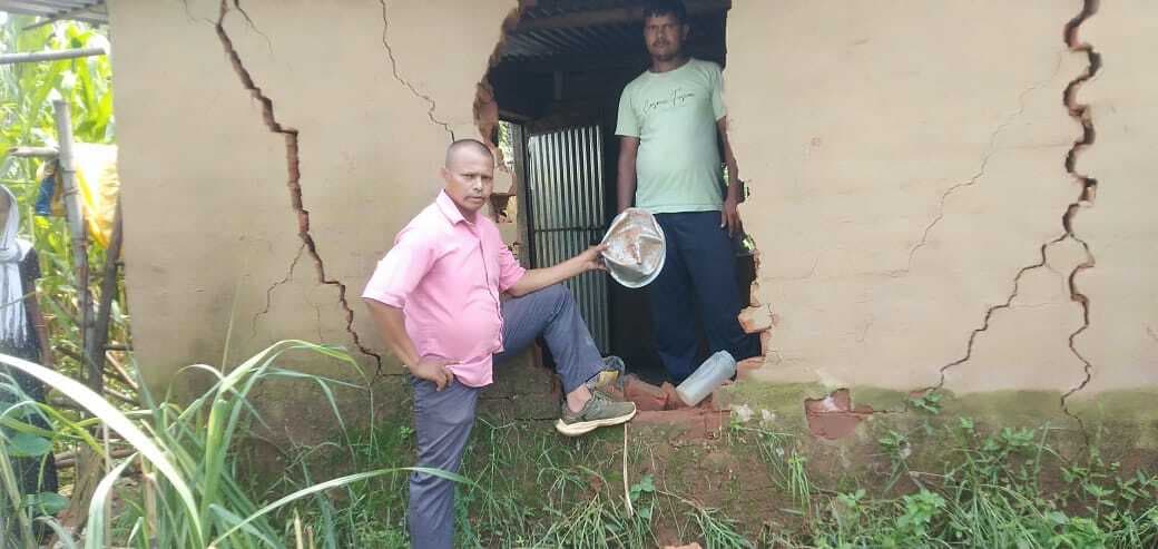 Giridih News: झुंड से बिछड़ा हाथी मुंडरो पहुंचा, फसलें रौंदी