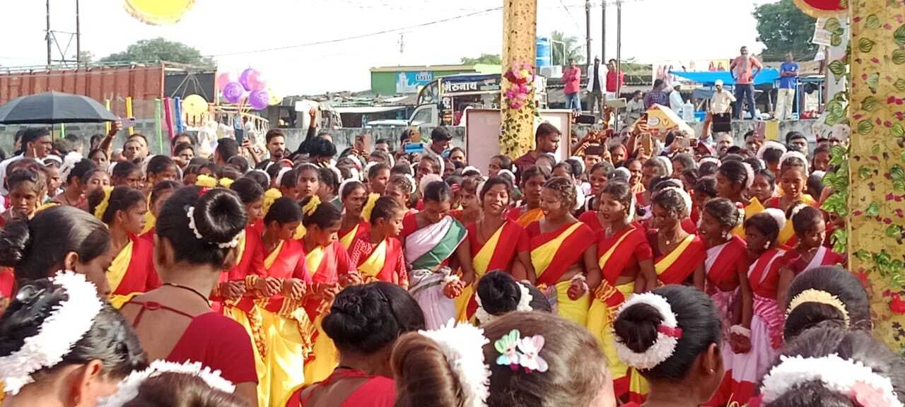 कथारा में करम महोत्सव, 40 दलों ने लिया भाग