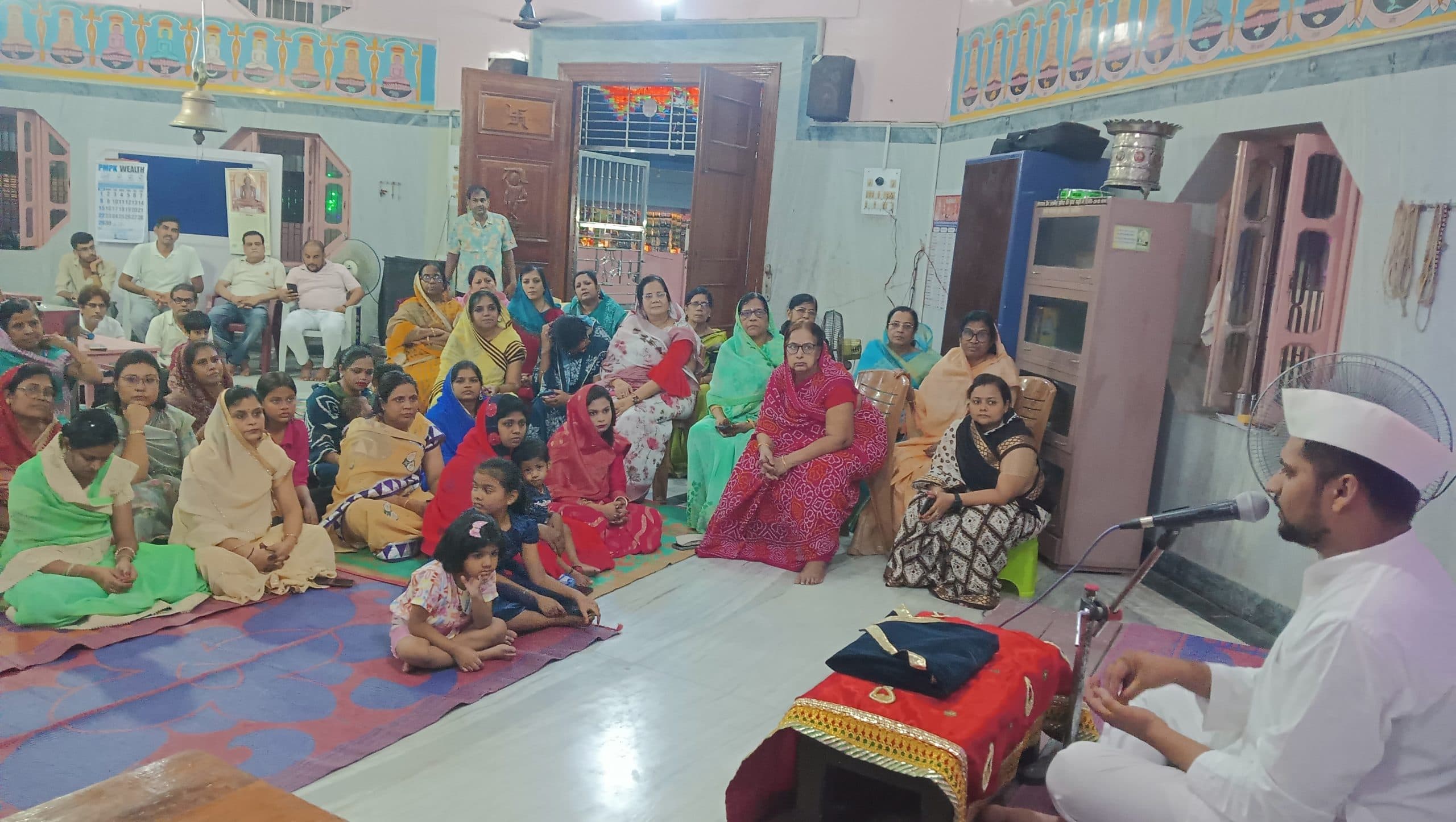 Giridih News: पर्यूषण पर्व को ले दिगंबर जैन मंदिर में उमड़ी भक्तों की भीड़