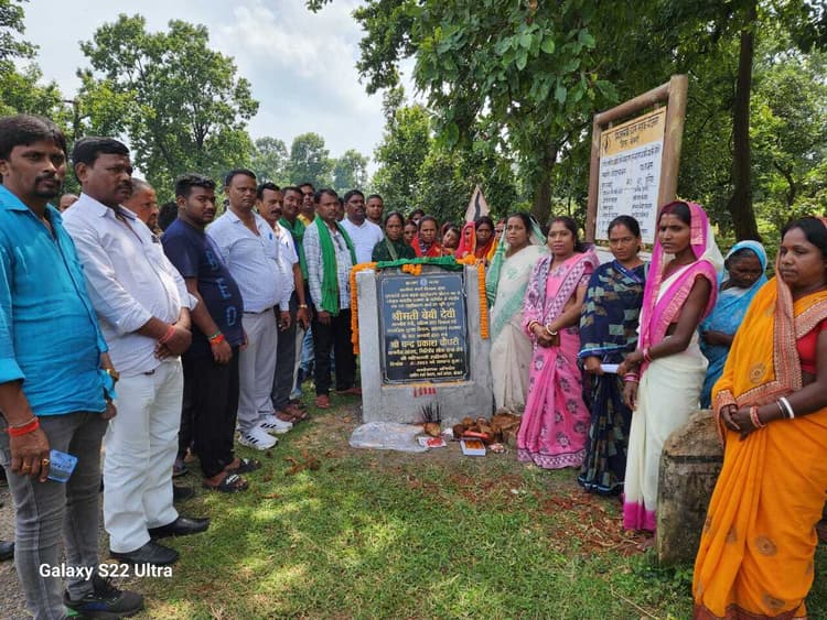 BOKARO NEWS :ऊपरघाट में चार सड़कों के मरम्मत कार्य का किया शिलान्यास