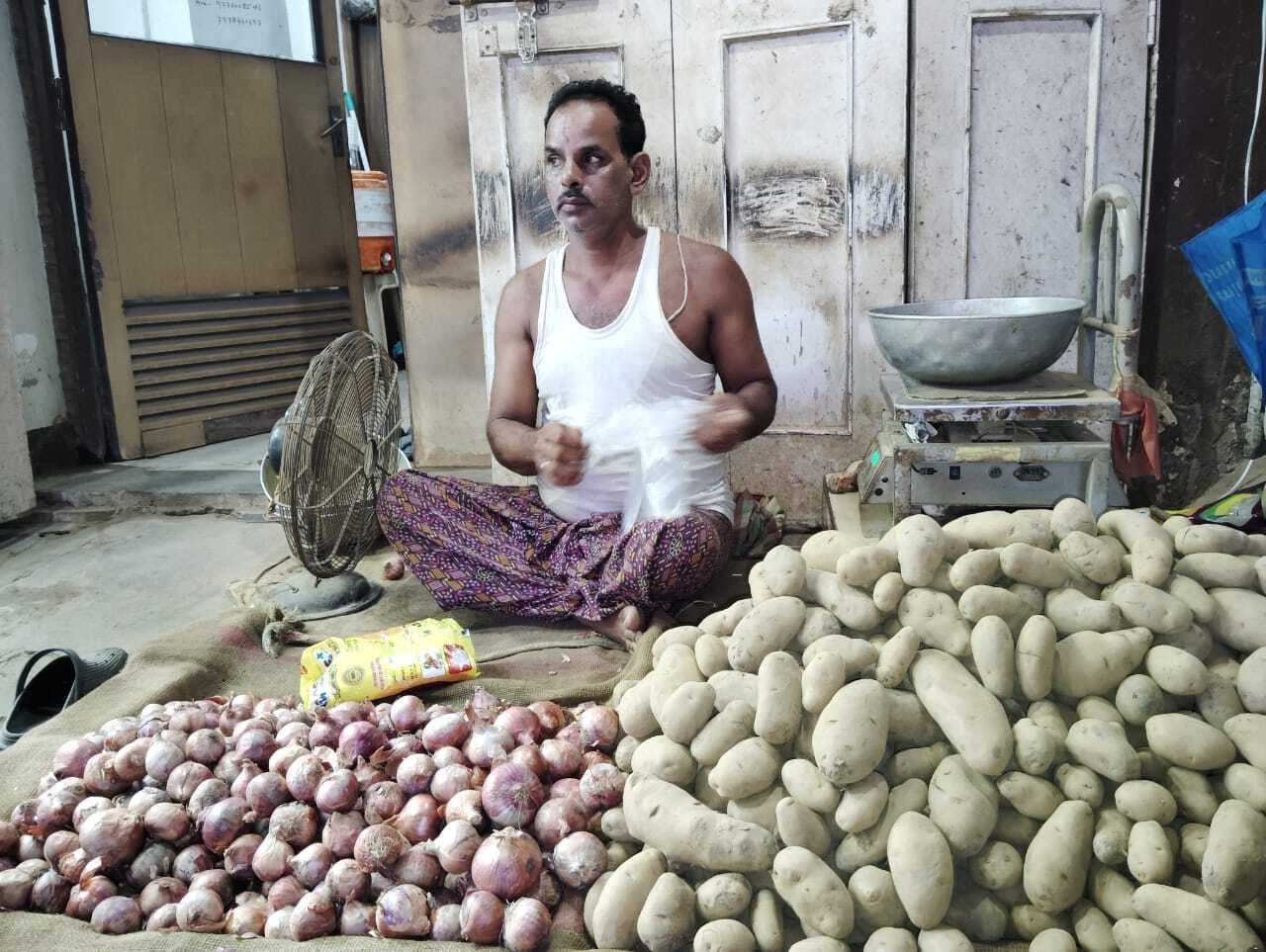 Rourkela News: थोक में 26 रुपये में खरीदकर 33 रुपये किलो बेचा जा रहा है आलू, उपभोक्ता परेशान