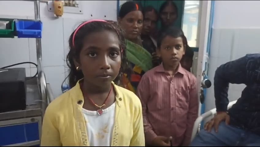 एमडीएम खाने से आधा दर्जन बच्चों की बिगड़ी तबीयत, सदर अस्पताल में भर्ती