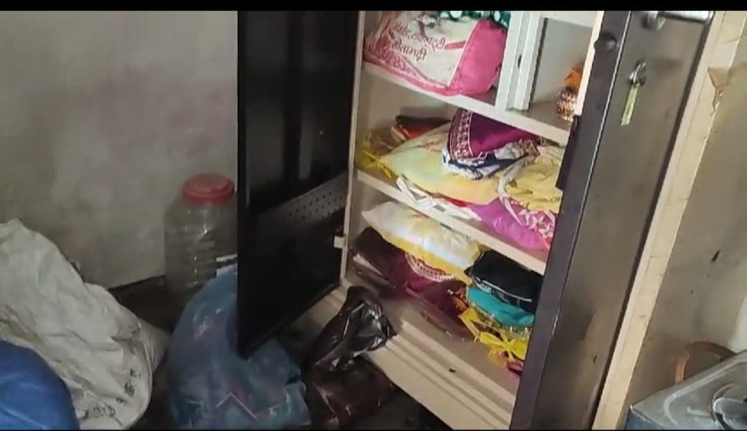 Sitamadhi News, Crime : डुमरा में किसान के घर से 17 लाख की संपत्ति चोरी