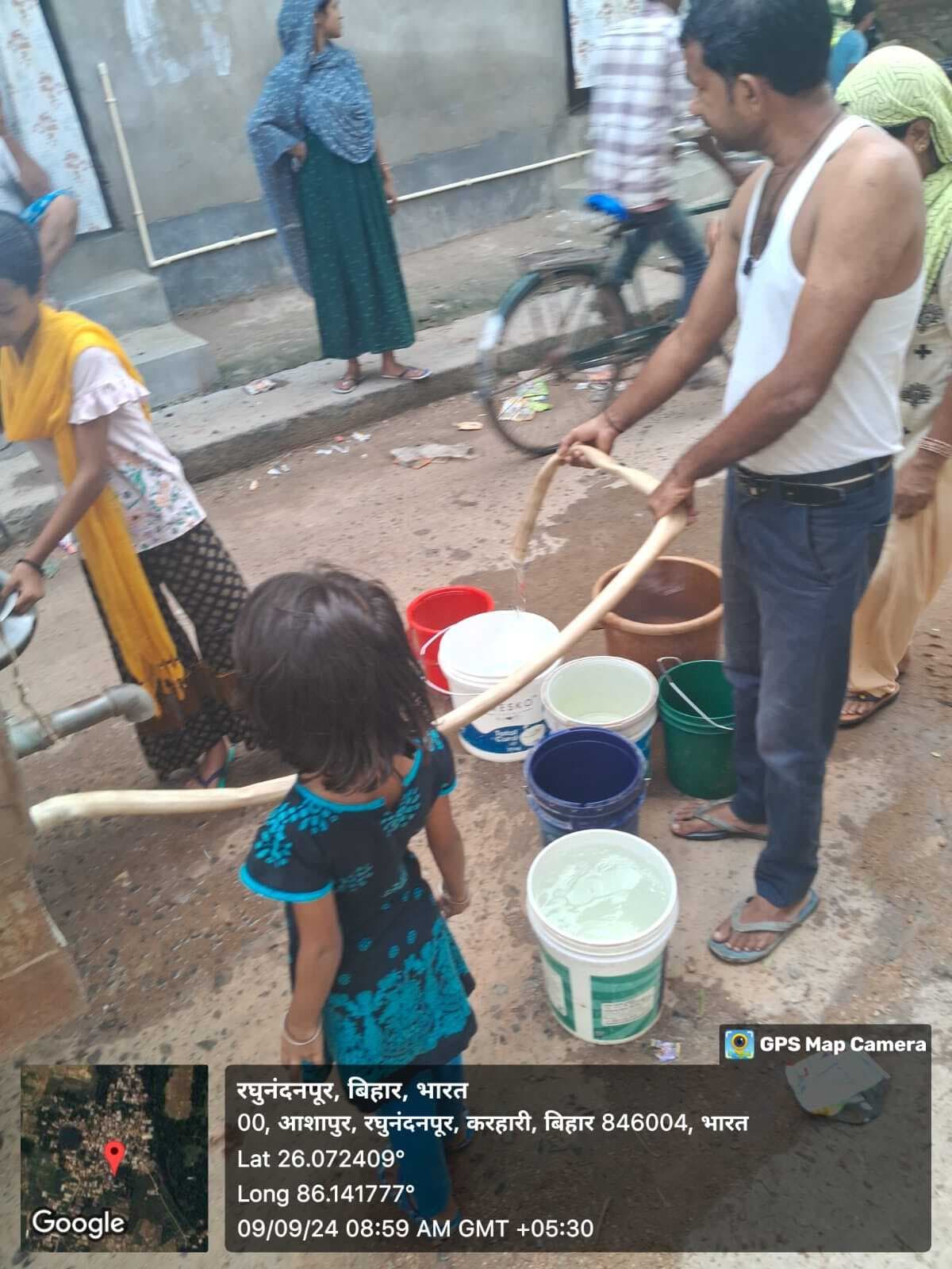 Darbhanga News:सभी चापाकल फेल, पानी के लिए भटक रहे शिवराम महादलित बस्ती के लोग